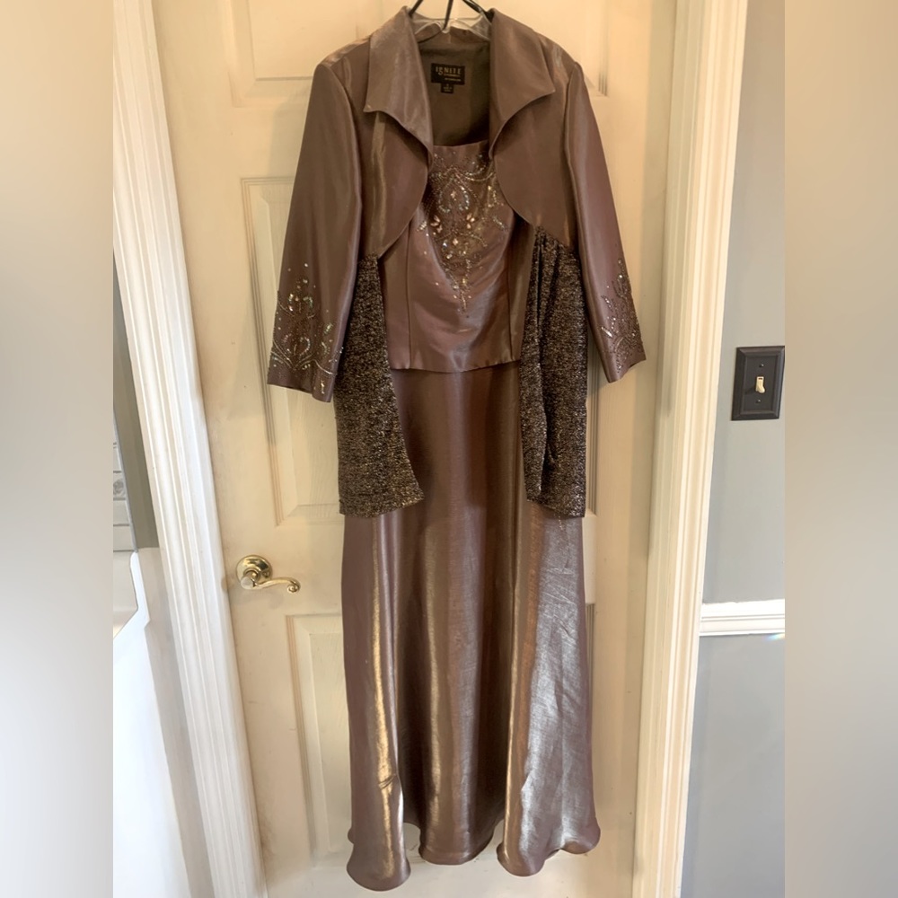 IGNITE Evening gown - Bronze with bodice and lower sleeve beading. Size 8